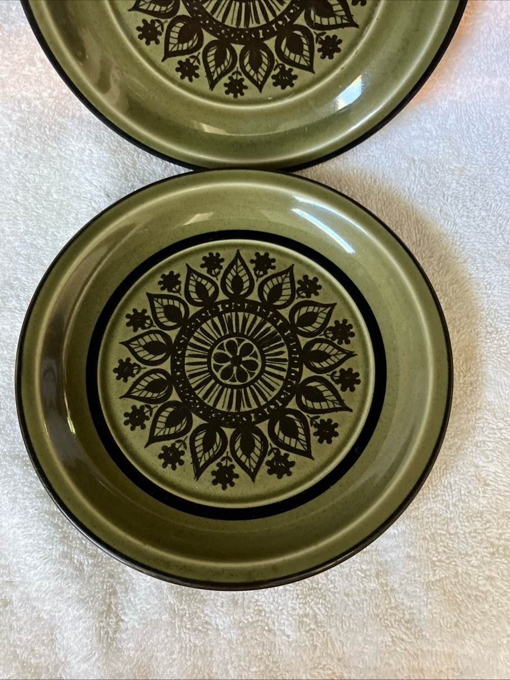 2 Fashion Manor Saracen Ceramic 7 1/2” Salad Plates